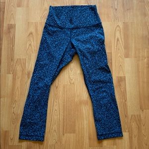 Lululemon patterned crop pant